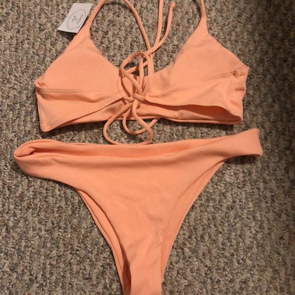 Brand new coral bikini - Picture 2 of 4